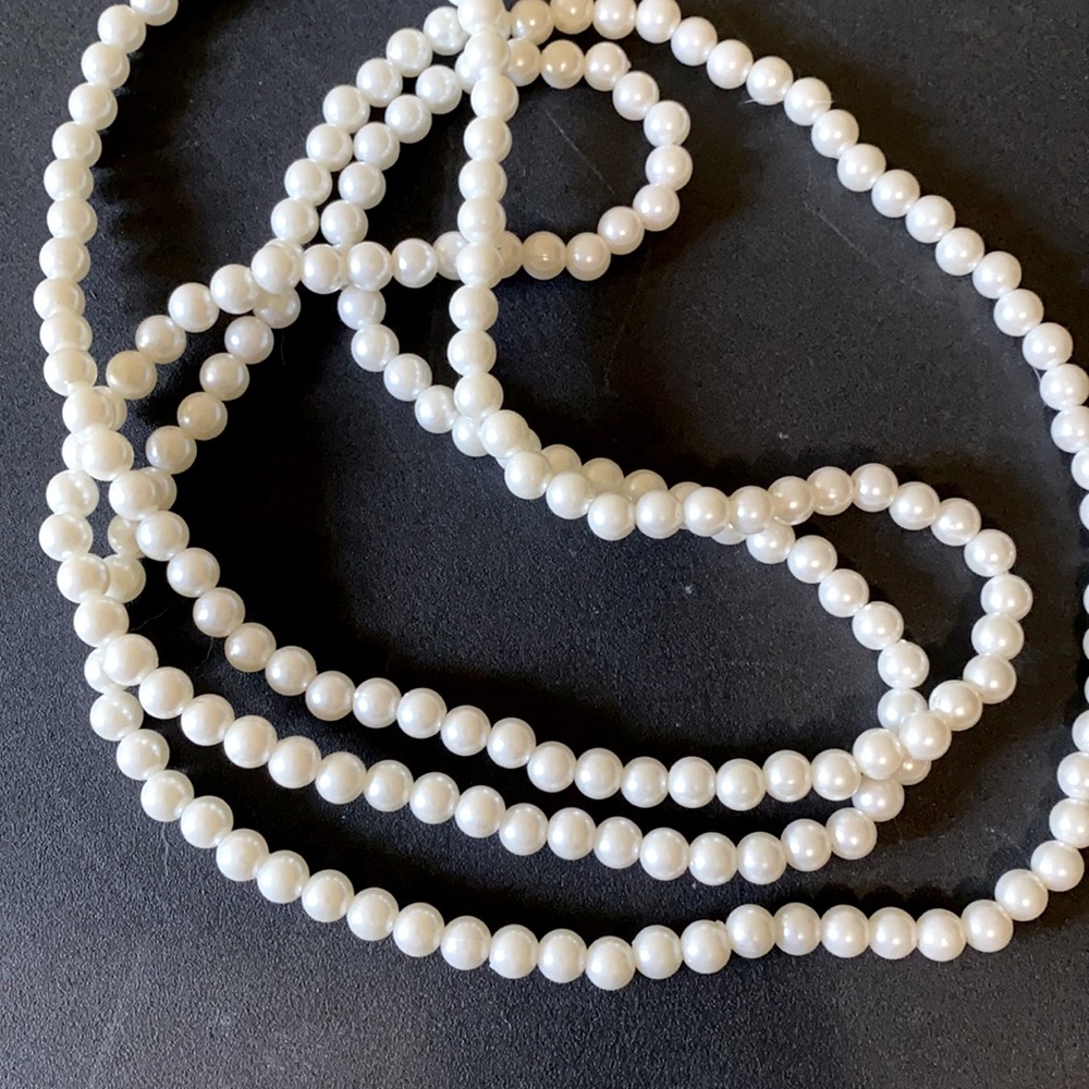 Elastic Pearl Necklace